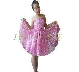 成人礼礼服推荐视频,优雅蜕变，绽放青春风采