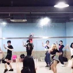 舞蹈后弯腰成人动作视频,后弯腰成人动作的优雅演绎