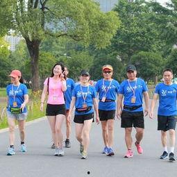 趣味成人接力跑步赛视频,激情四溢，笑点连连的成人欢乐盛宴